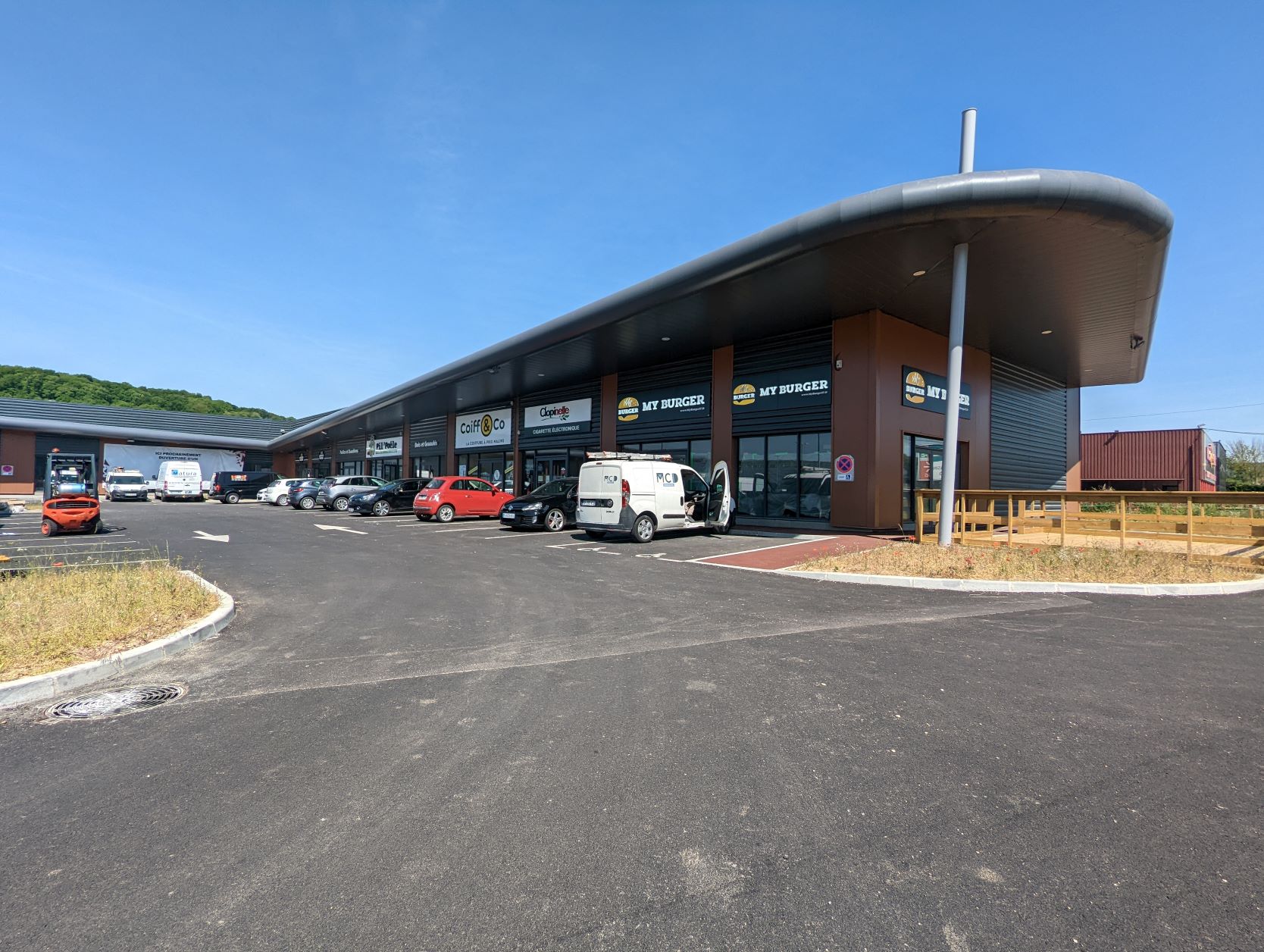 Vente  investisseur pour la cration dun retail park  Gravigny ! 