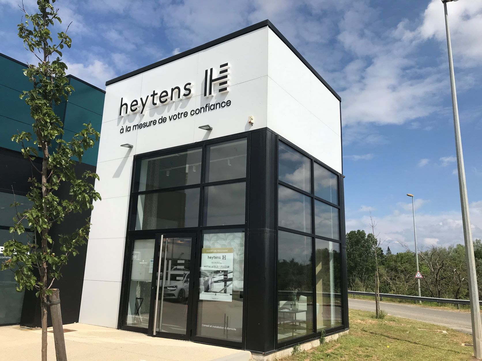 HEYTENS prend  bail un local commercial  Saint-Egrve