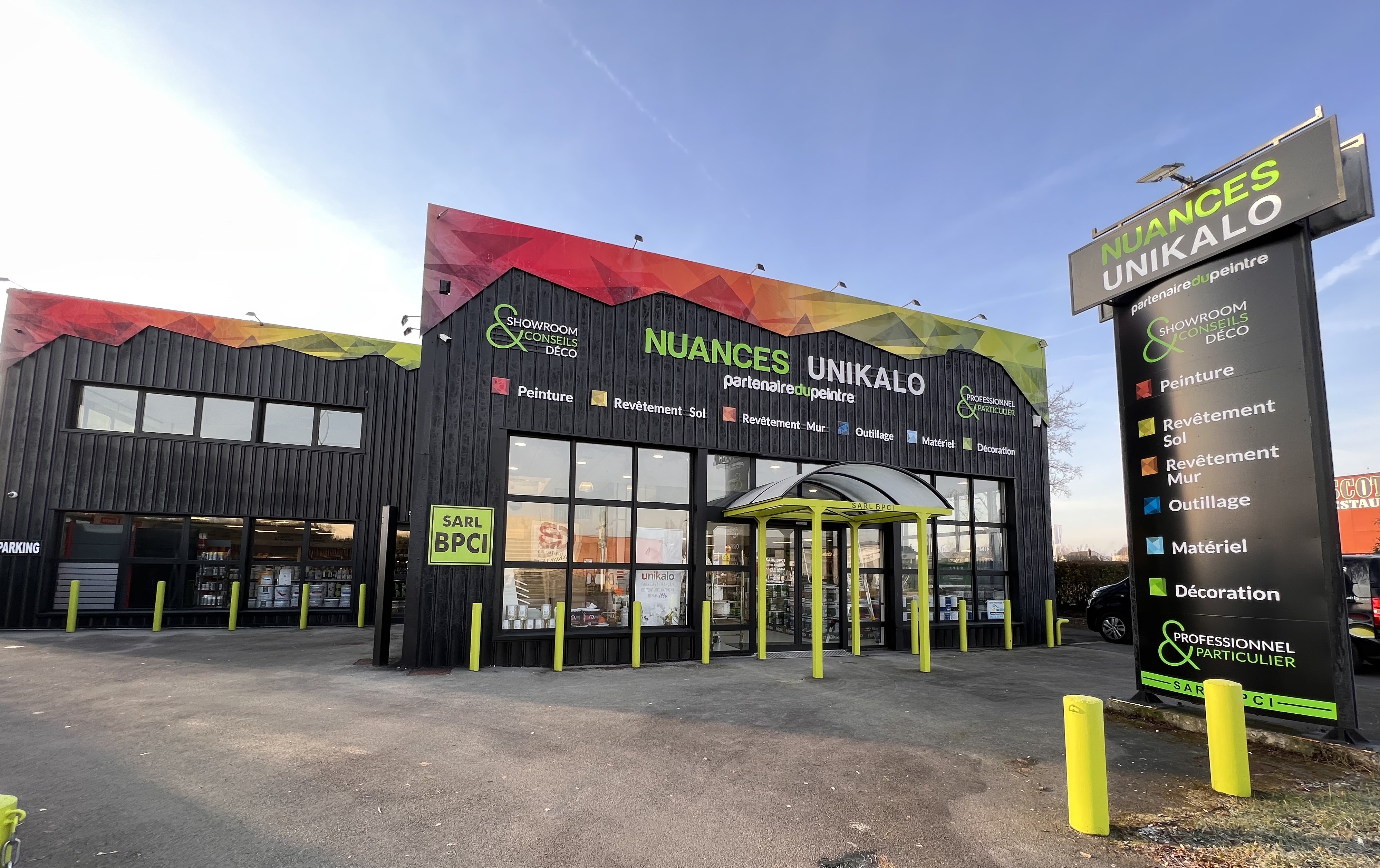 UNIKALO dmnage son enseigne pour un grand showroom  Beauvais !