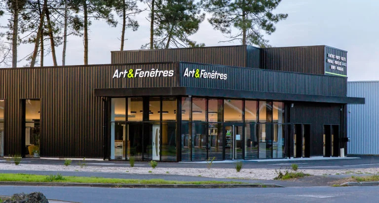 Lenseigne ART & FENETRES prend  bail un local dans la zone commerciale de St Maximin  (60)
