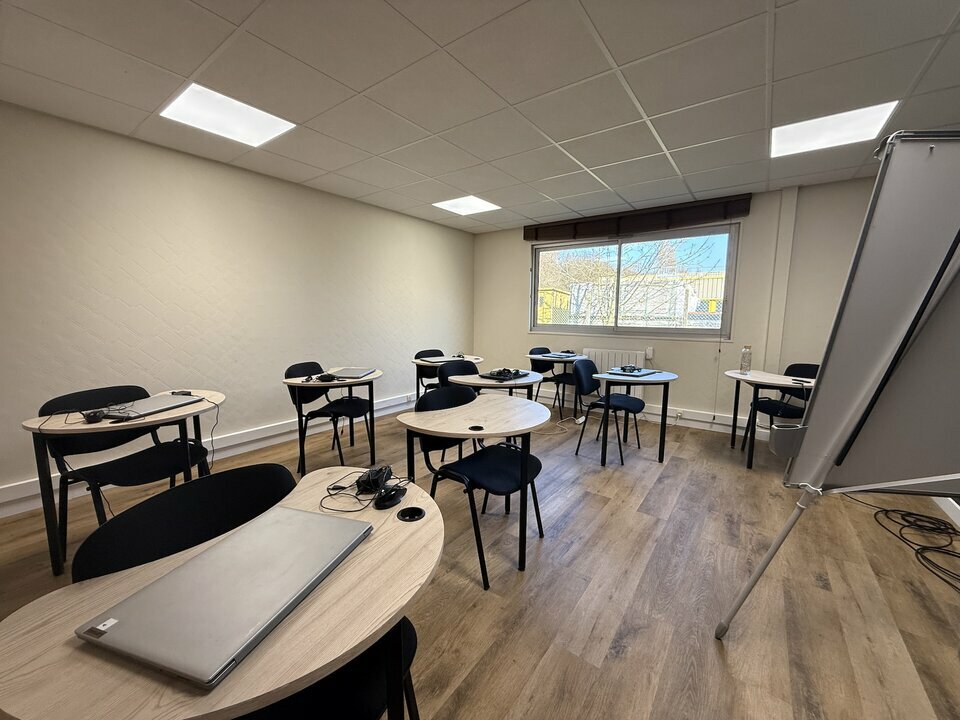 L'association Retravailler Nord-Picardie prend  bail 215 m de bureaux  Beauvais (60)