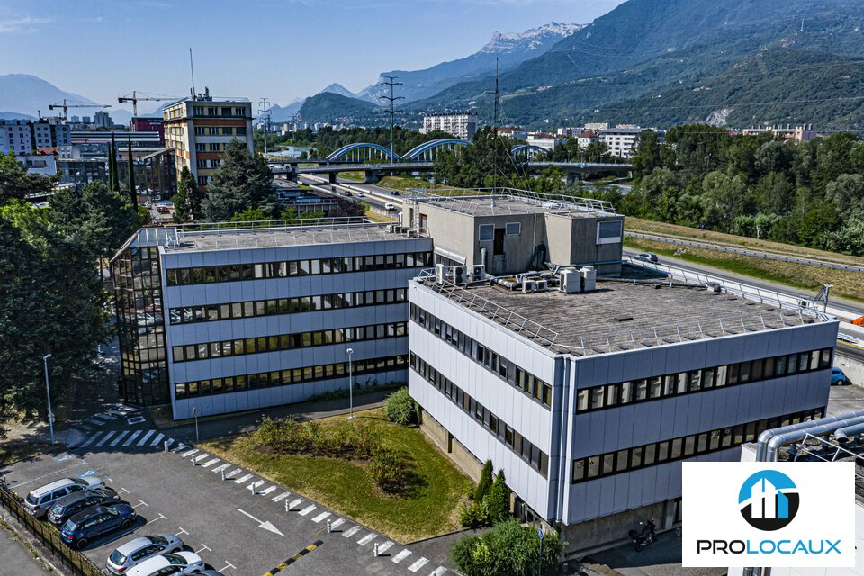 La socit DC PARTNER s'installe dans 609 m de bureaux et  stockage  Grenoble (38)